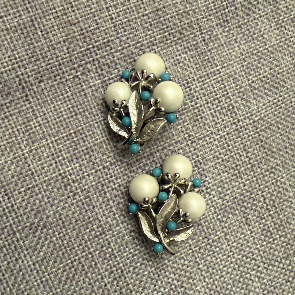 Vintage Sarah Coventry “Alaskan Summer” Clip-On Earrings Gold Tone